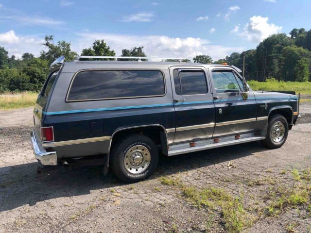 1986 Blue Chevrolet Suburban SUV