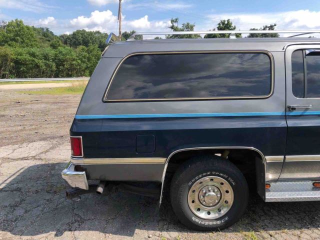 1986 Blue Chevrolet Suburban SUV