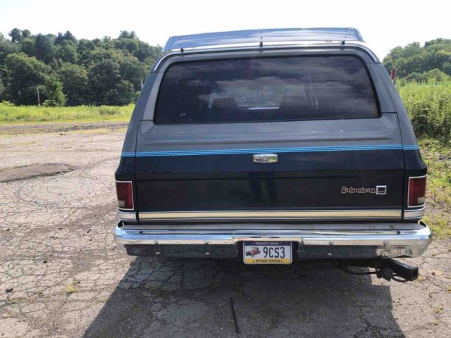 1986 Blue Chevrolet Suburban SUV
