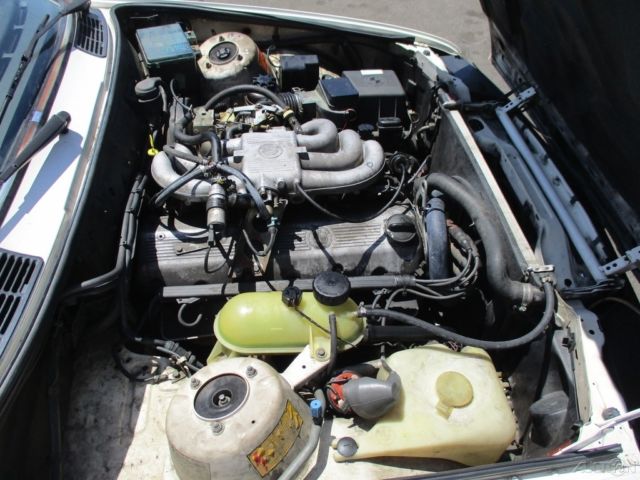 1986 White BMW 3-Series Sedan