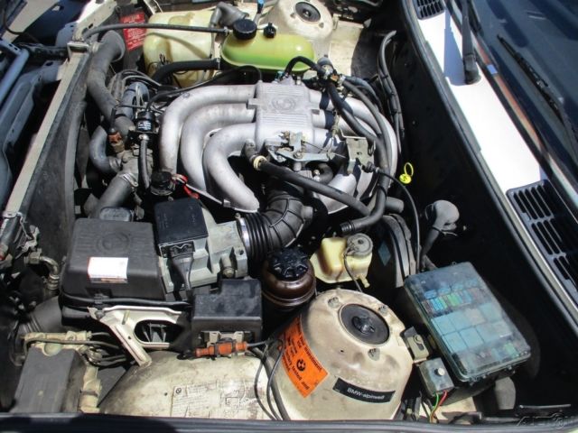 1986 White BMW 3-Series Sedan