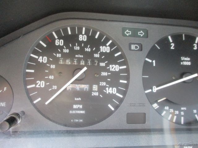 1986 White BMW 3-Series Sedan