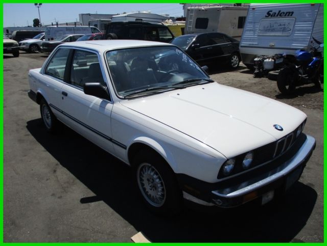 1986 White BMW 3-Series Sedan