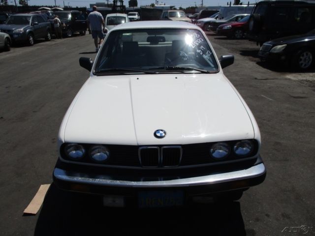 1986 White BMW 3-Series Sedan