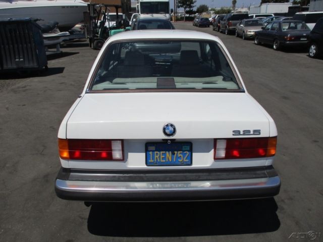1986 White BMW 3-Series Sedan