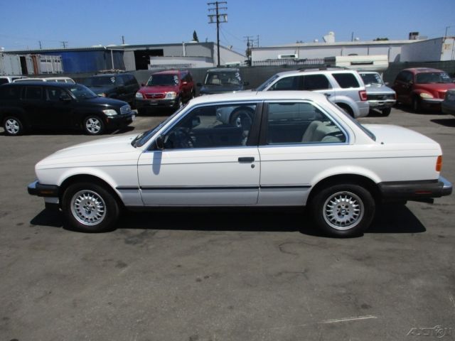 1986 White BMW 3-Series Sedan