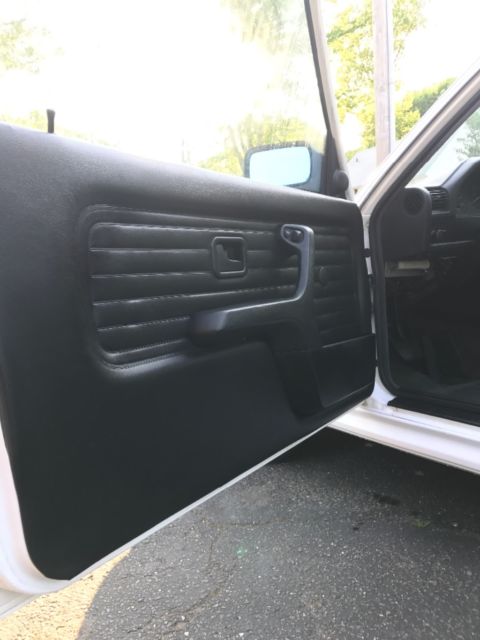 1986 White BMW 3-Series Coupe