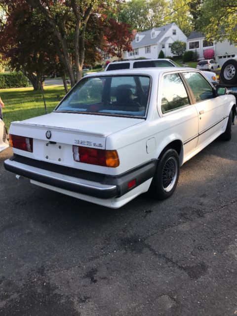 1986 White BMW 3-Series Coupe