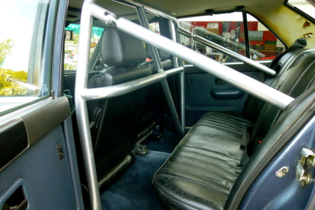 1986 Blue BMW 5-Series Sedan