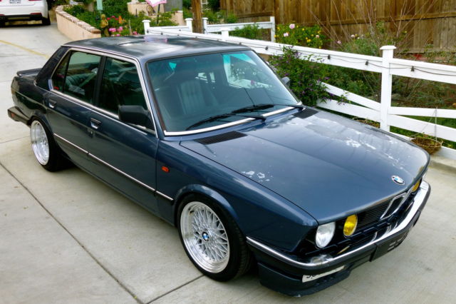 1986 Blue BMW 5-Series Sedan