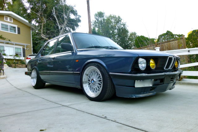 1986 Blue BMW 5-Series Sedan