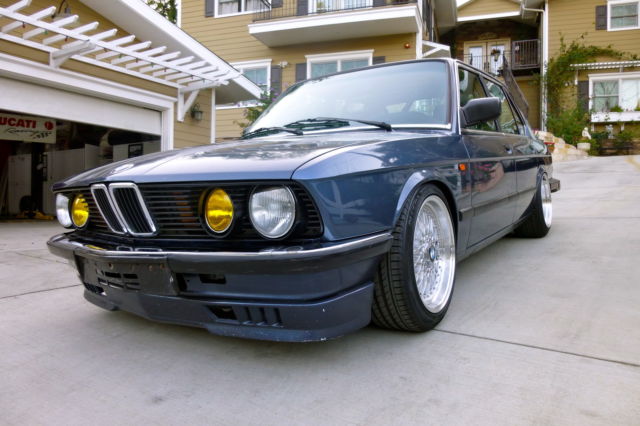 1986 Blue BMW 5-Series Sedan