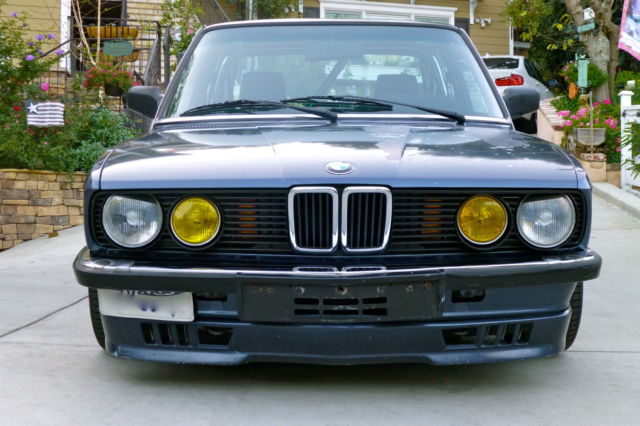 1986 Blue BMW 5-Series Sedan