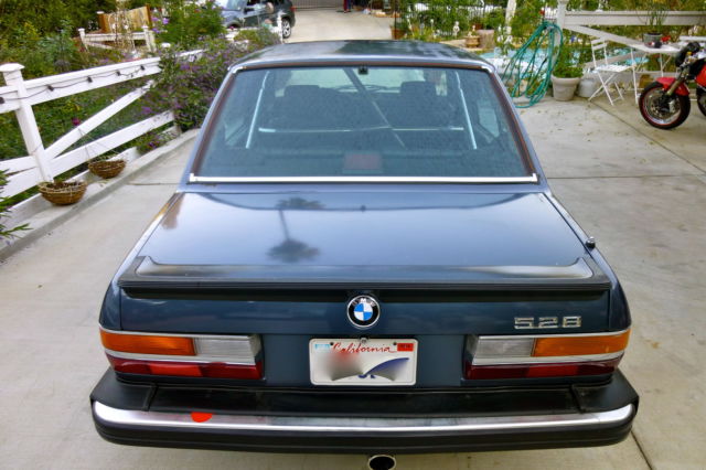 1986 Blue BMW 5-Series Sedan