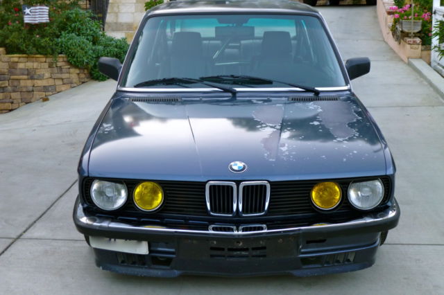 1986 Blue BMW 5-Series Sedan