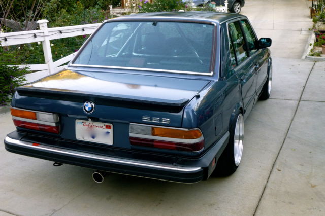 1986 Blue BMW 5-Series Sedan