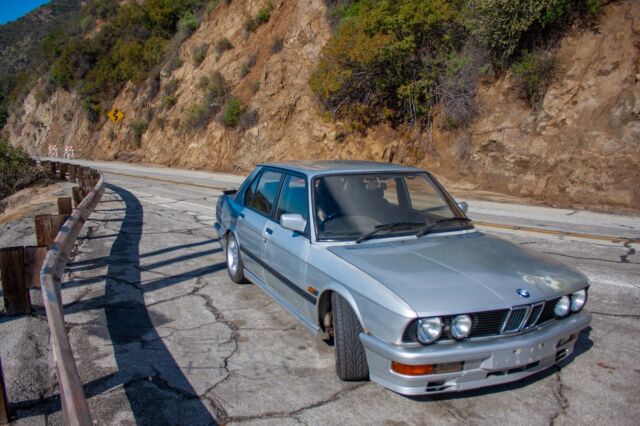 1986 Silver BMW 5-Series Sedan