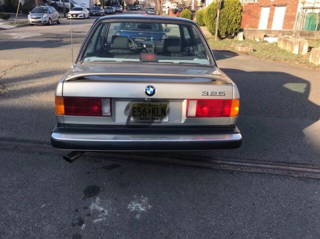 1986 Gold BMW 3-Series Coupe