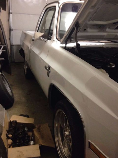 1986 White Chevrolet C-10