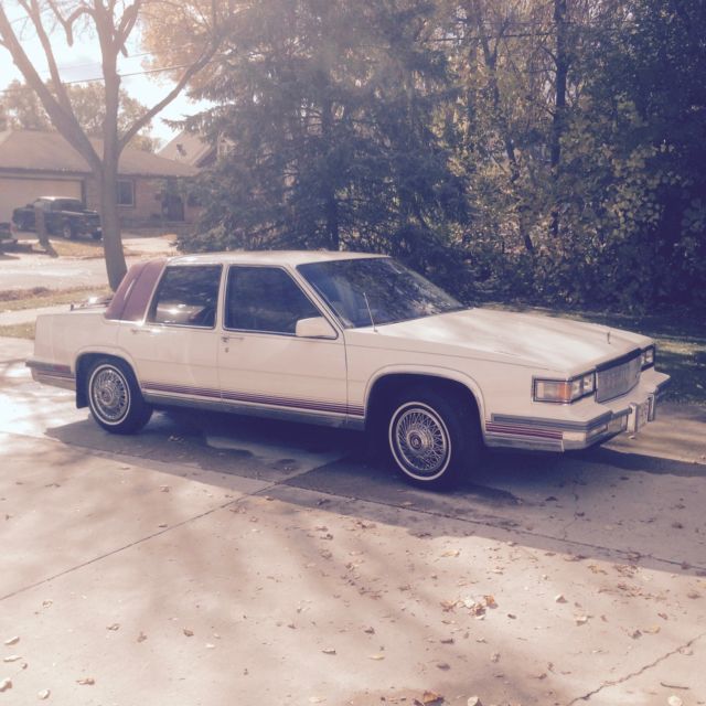 1986 White Cadillac Fleetwood Sedan
