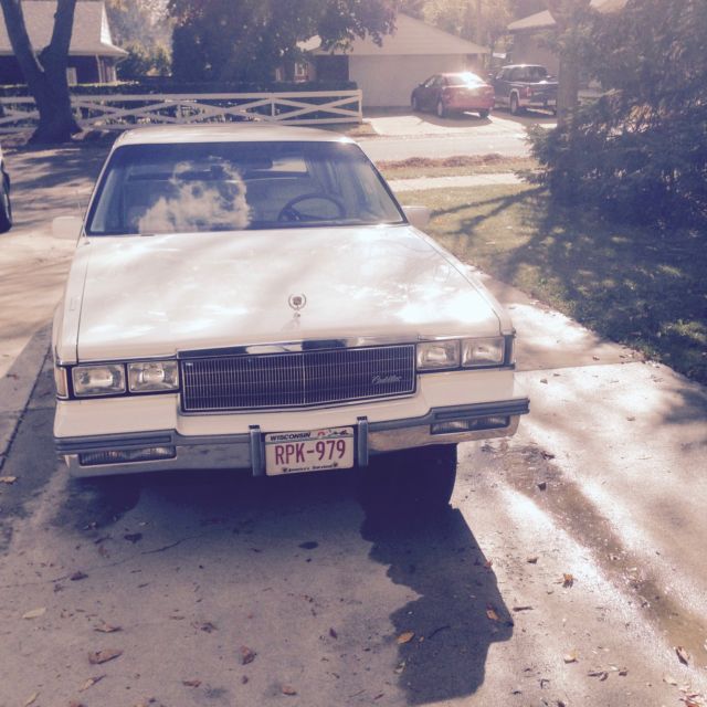 1986 White Cadillac Fleetwood Sedan