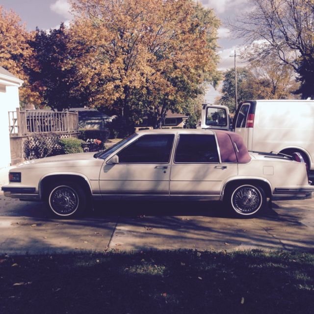 1986 White Cadillac Fleetwood Sedan