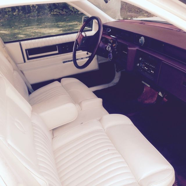 1986 White Cadillac Fleetwood Sedan