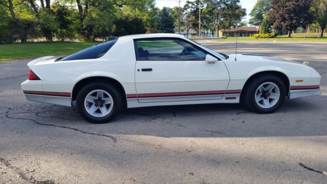1986 White Chevrolet Camaro Coupe