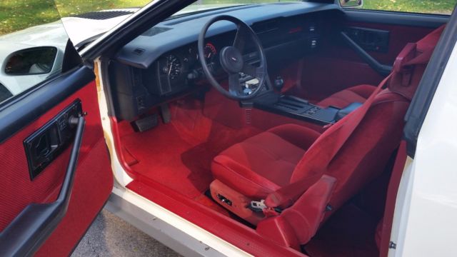1986 White Chevrolet Camaro Coupe