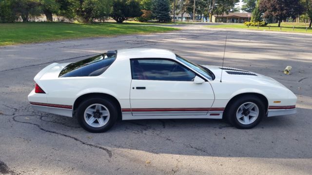 1986 White Chevrolet Camaro Coupe