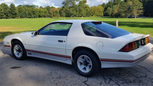1986 White Chevrolet Camaro Coupe