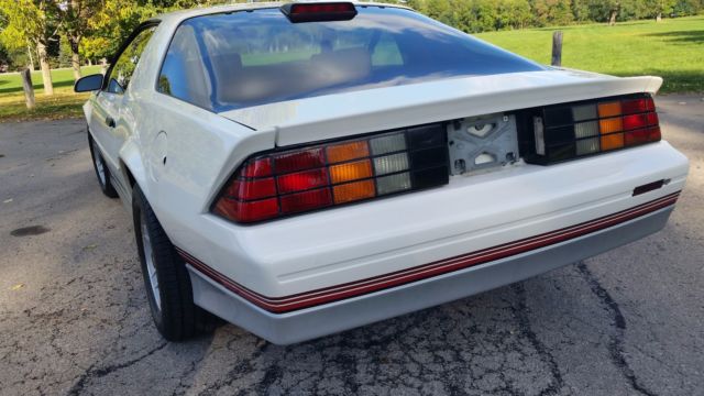 1986 White Chevrolet Camaro Coupe