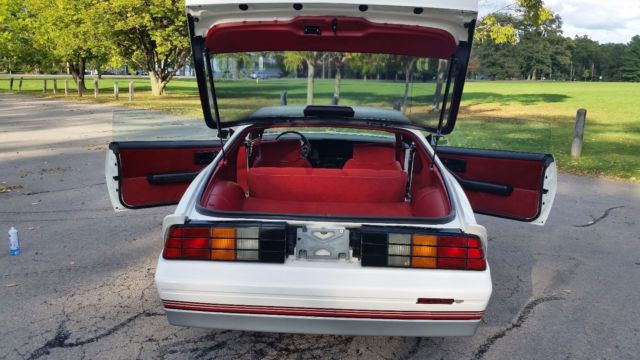 1986 White Chevrolet Camaro Coupe