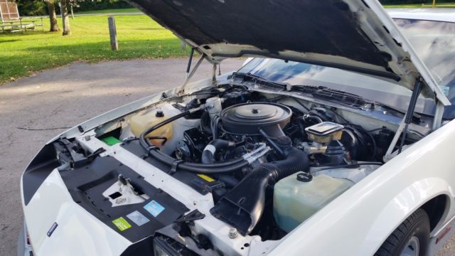 1986 White Chevrolet Camaro Coupe