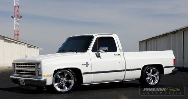 1986 White Chevrolet C/K Pickup 1500 Pickup Truck