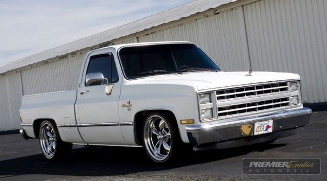 1986 White Chevrolet C/K Pickup 1500 Pickup Truck