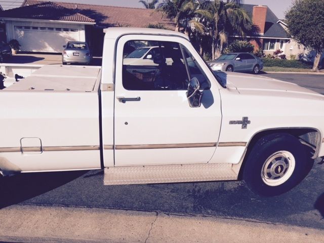 1986 white Chevrolet C-10 Cab & Chassis