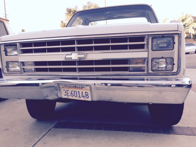 1986 white Chevrolet C-10 Cab & Chassis