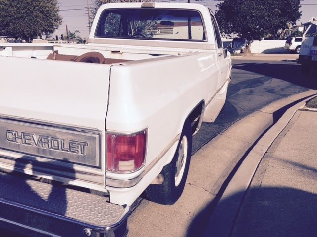 1986 white Chevrolet C-10 Cab & Chassis