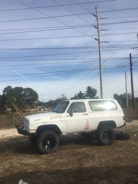 1987 White Chevrolet Blazer SUV