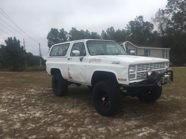 1987 White Chevrolet Blazer SUV