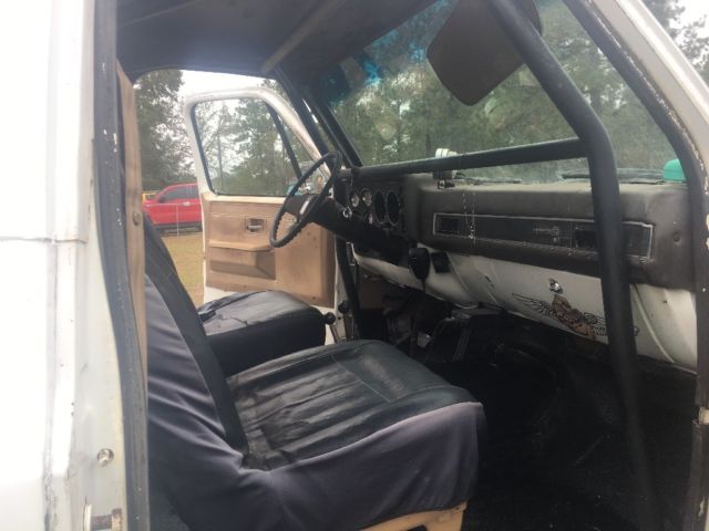 1987 White Chevrolet Blazer SUV