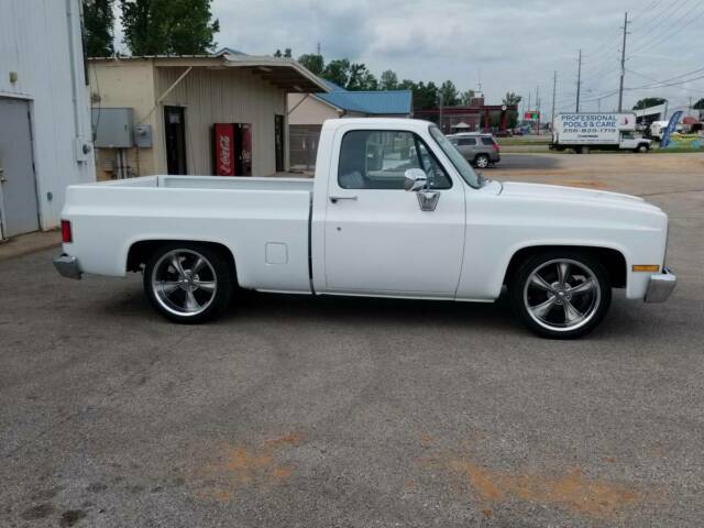 1986 White Chevrolet C-10 Standard Cab Pickup