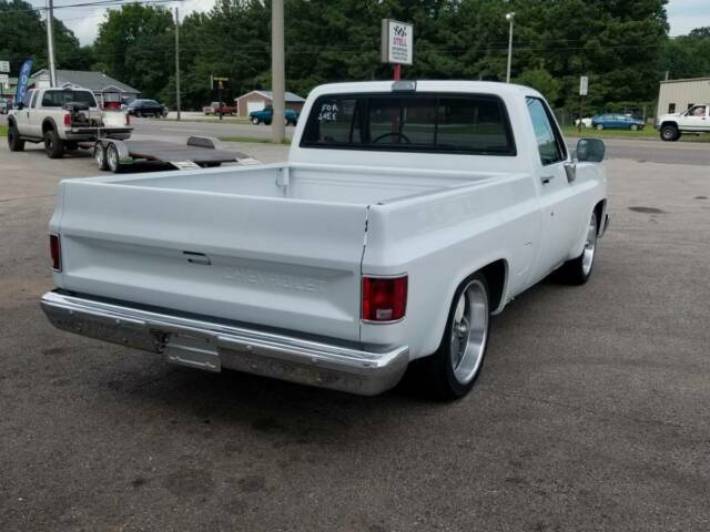 1986 White Chevrolet C-10 Standard Cab Pickup