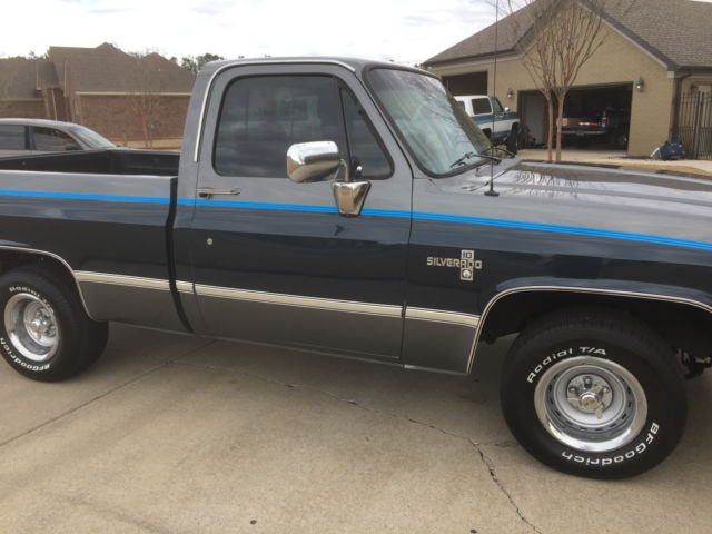 1986 Red/white Chevrolet C-10