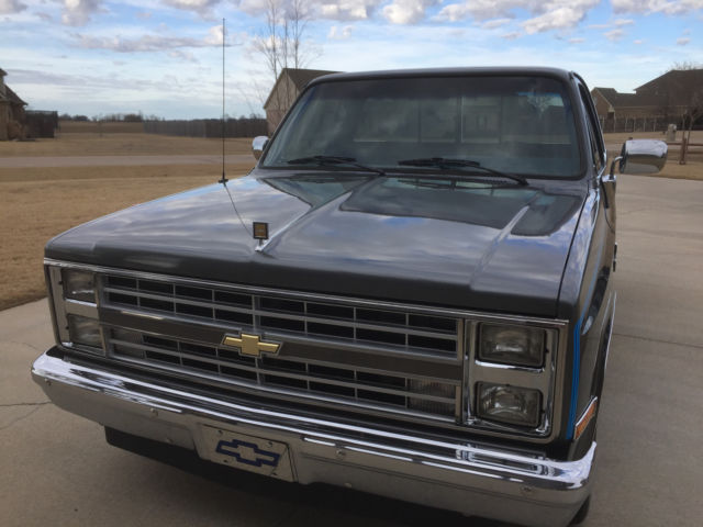 1986 Red/white Chevrolet C-10