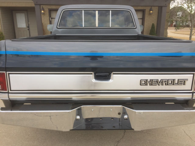1986 Red/white Chevrolet C-10