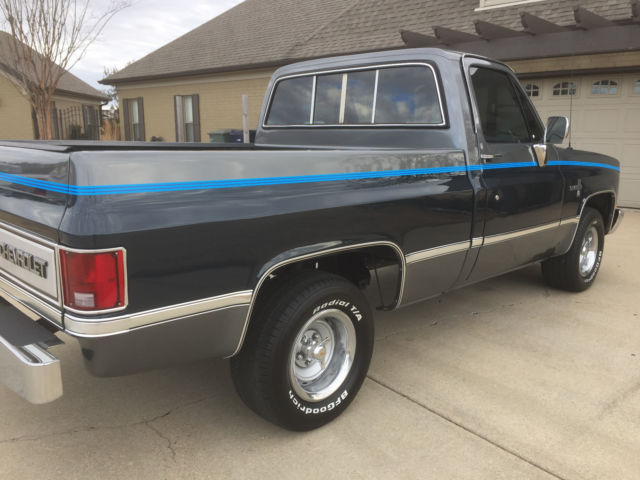 1986 Red/white Chevrolet C-10