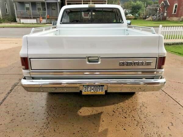 1986 White Chevrolet C-10