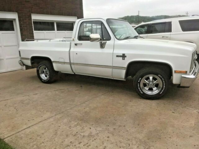 1986 White Chevrolet C-10